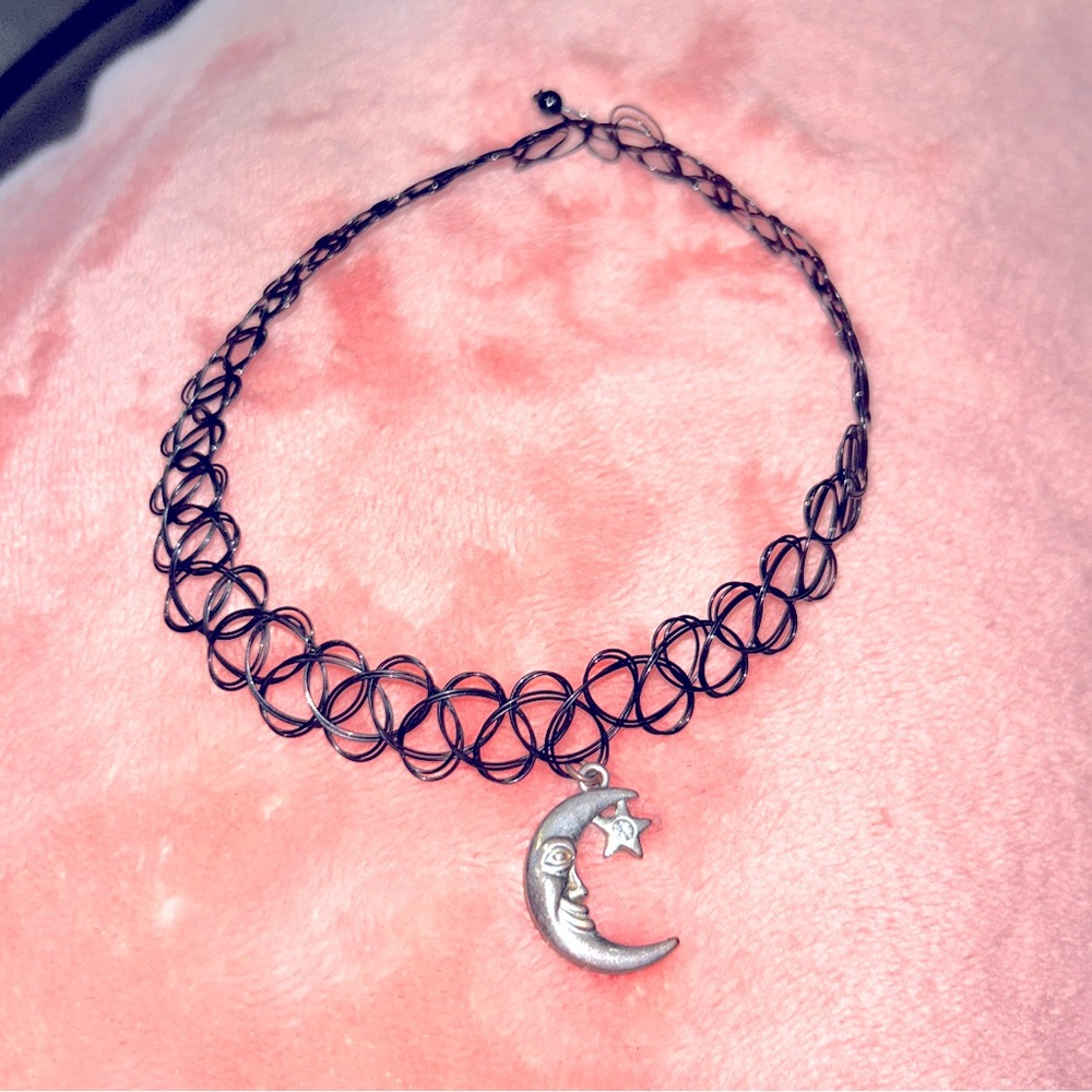 🌙silver crescent moon choker🌙